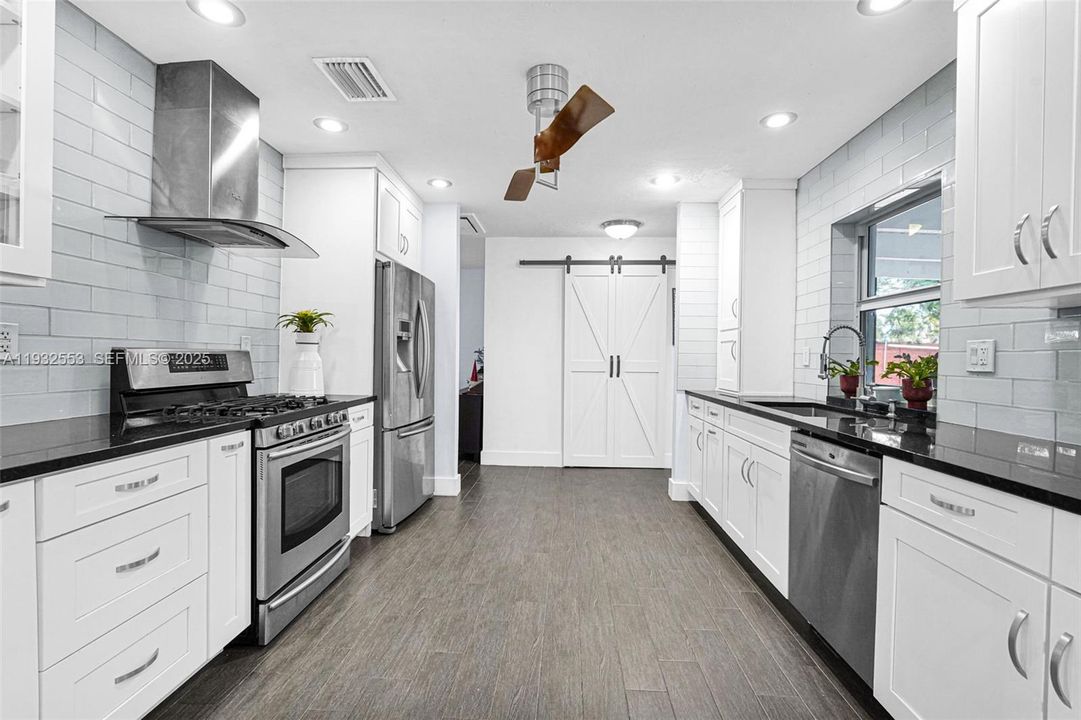 For Sale: $830,000 (3 beds, 2 baths, 1707 Square Feet)