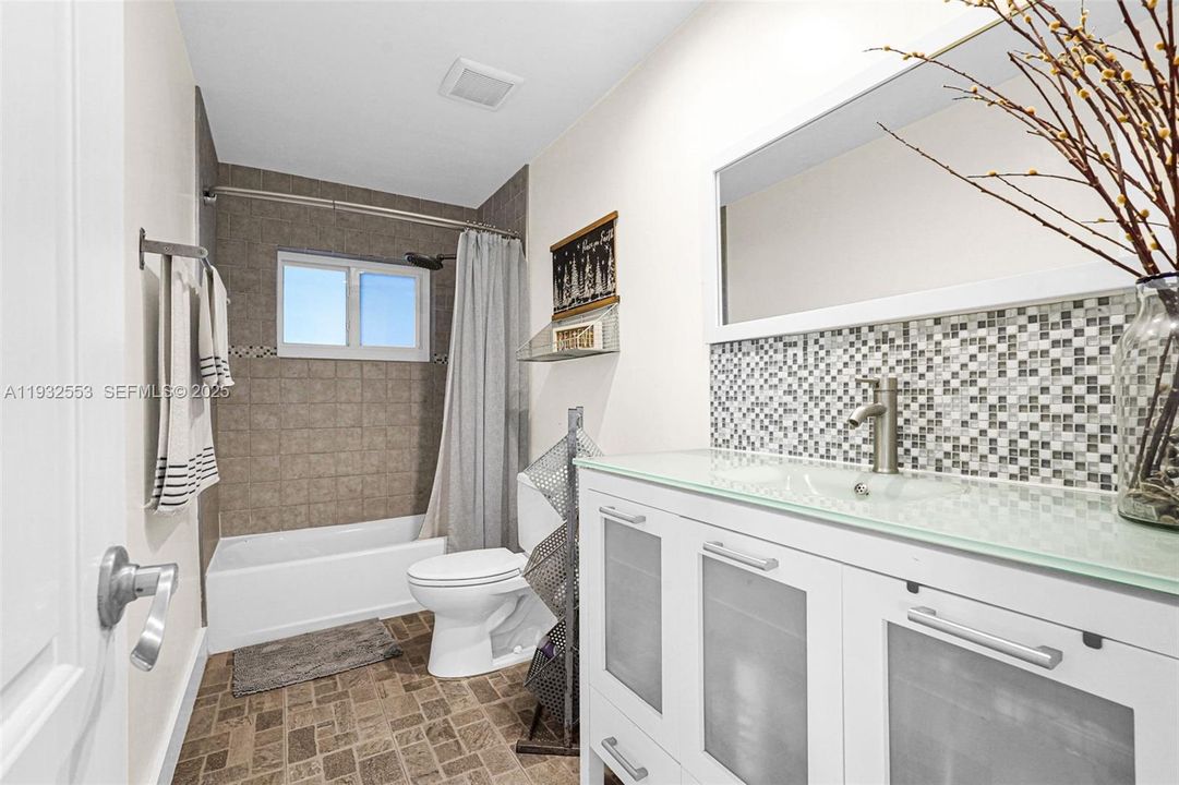 For Sale: $830,000 (3 beds, 2 baths, 1707 Square Feet)