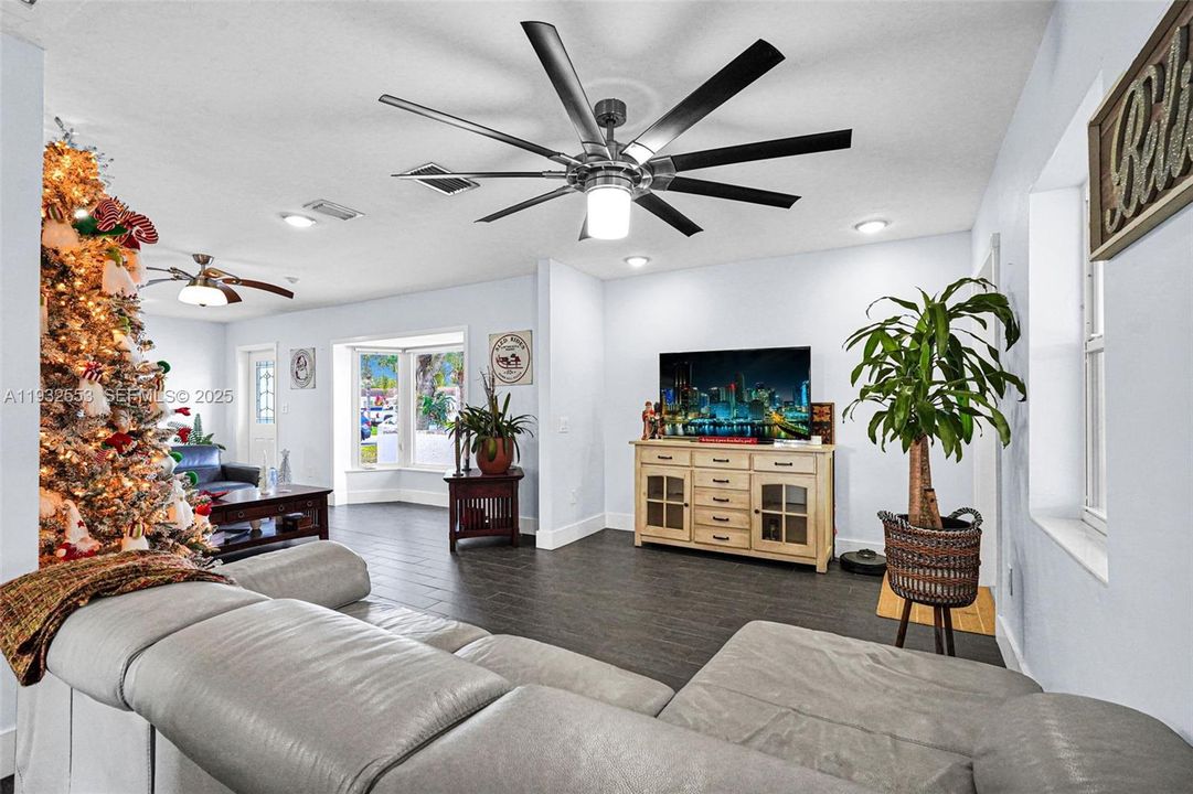 For Sale: $830,000 (3 beds, 2 baths, 1707 Square Feet)