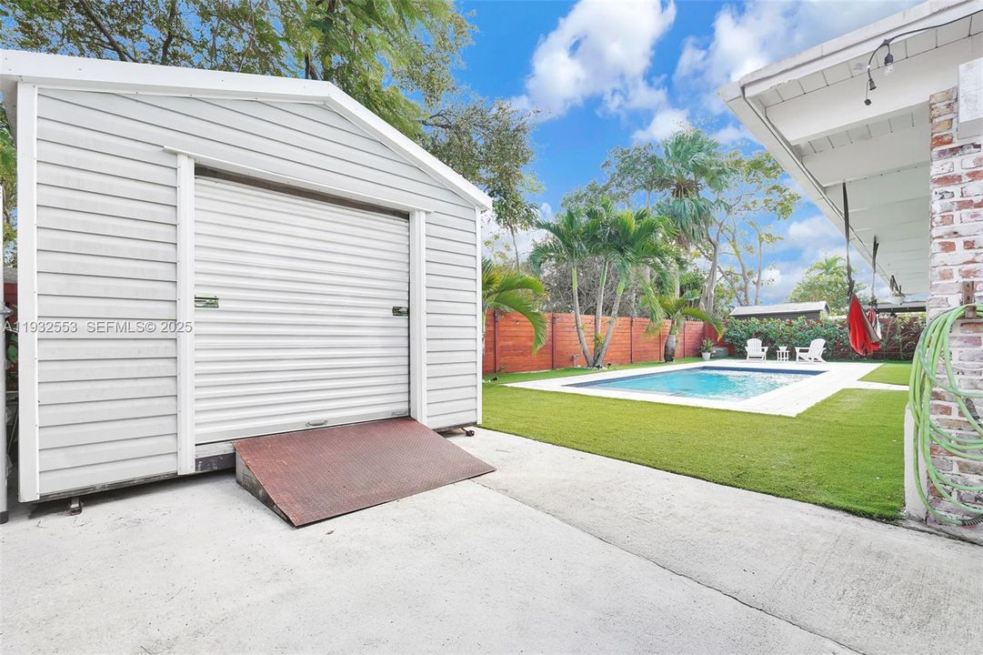 For Sale: $830,000 (3 beds, 2 baths, 1707 Square Feet)