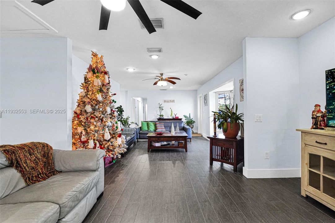 For Sale: $830,000 (3 beds, 2 baths, 1707 Square Feet)