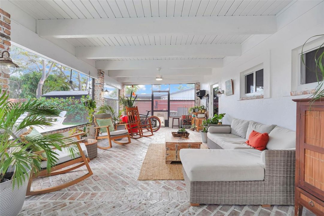 For Sale: $830,000 (3 beds, 2 baths, 1707 Square Feet)