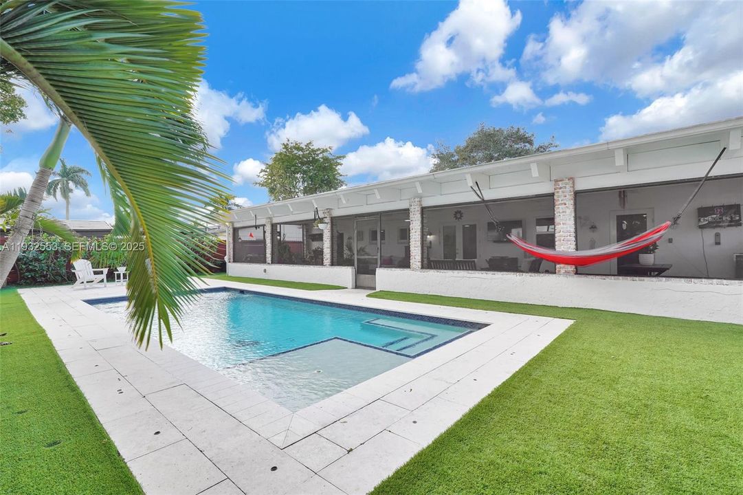 For Sale: $830,000 (3 beds, 2 baths, 1707 Square Feet)