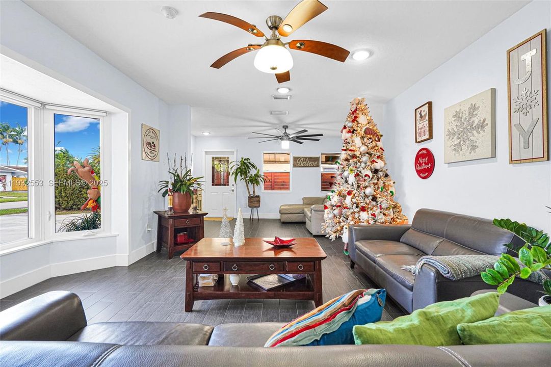 For Sale: $830,000 (3 beds, 2 baths, 1707 Square Feet)