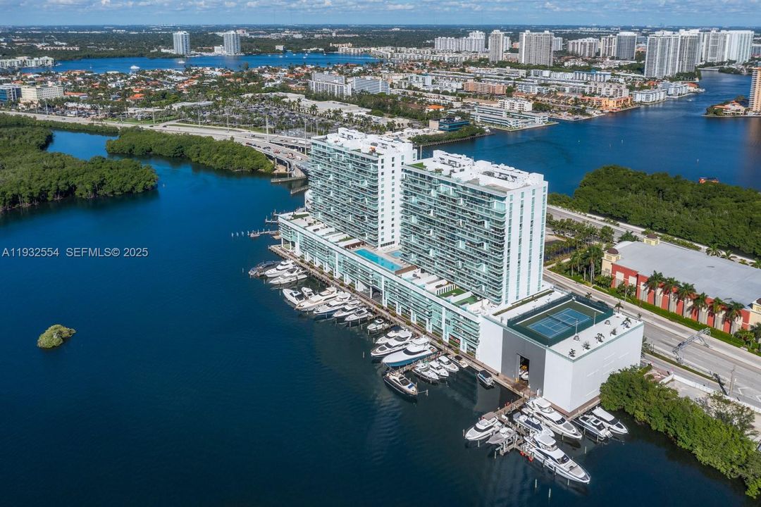 En Venta: $2,399,000 (4 camas, 4 baños, 3140 Pies cuadrados)