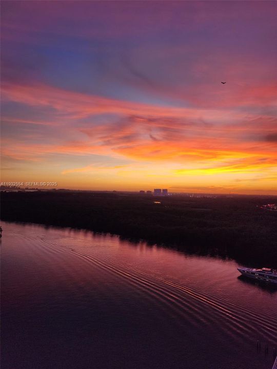 En Venta: $2,399,000 (4 camas, 4 baños, 3140 Pies cuadrados)