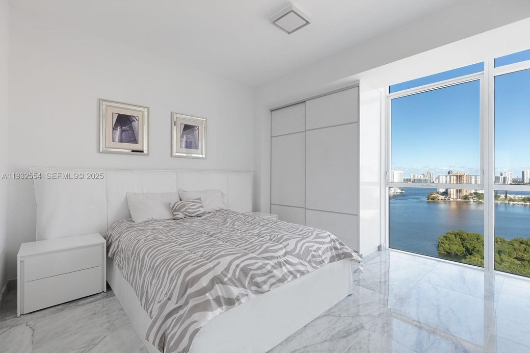 En Venta: $2,399,000 (4 camas, 4 baños, 3140 Pies cuadrados)