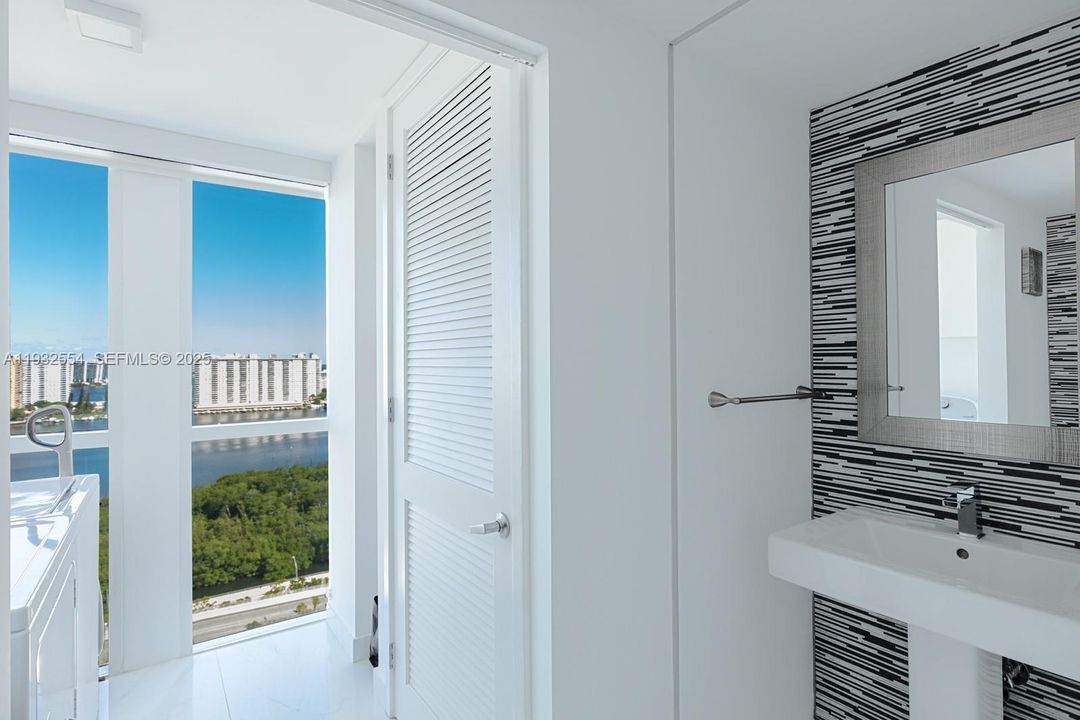 En Venta: $2,399,000 (4 camas, 4 baños, 3140 Pies cuadrados)