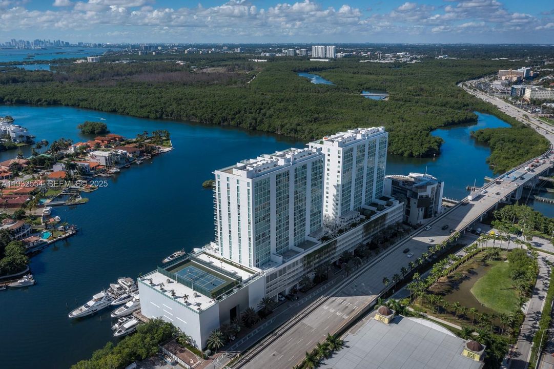 En Venta: $2,399,000 (4 camas, 4 baños, 3140 Pies cuadrados)