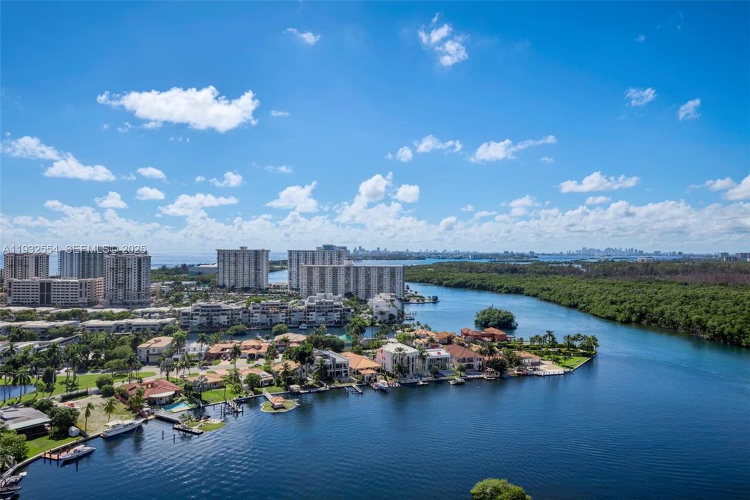 En Venta: $2,399,000 (4 camas, 4 baños, 3140 Pies cuadrados)