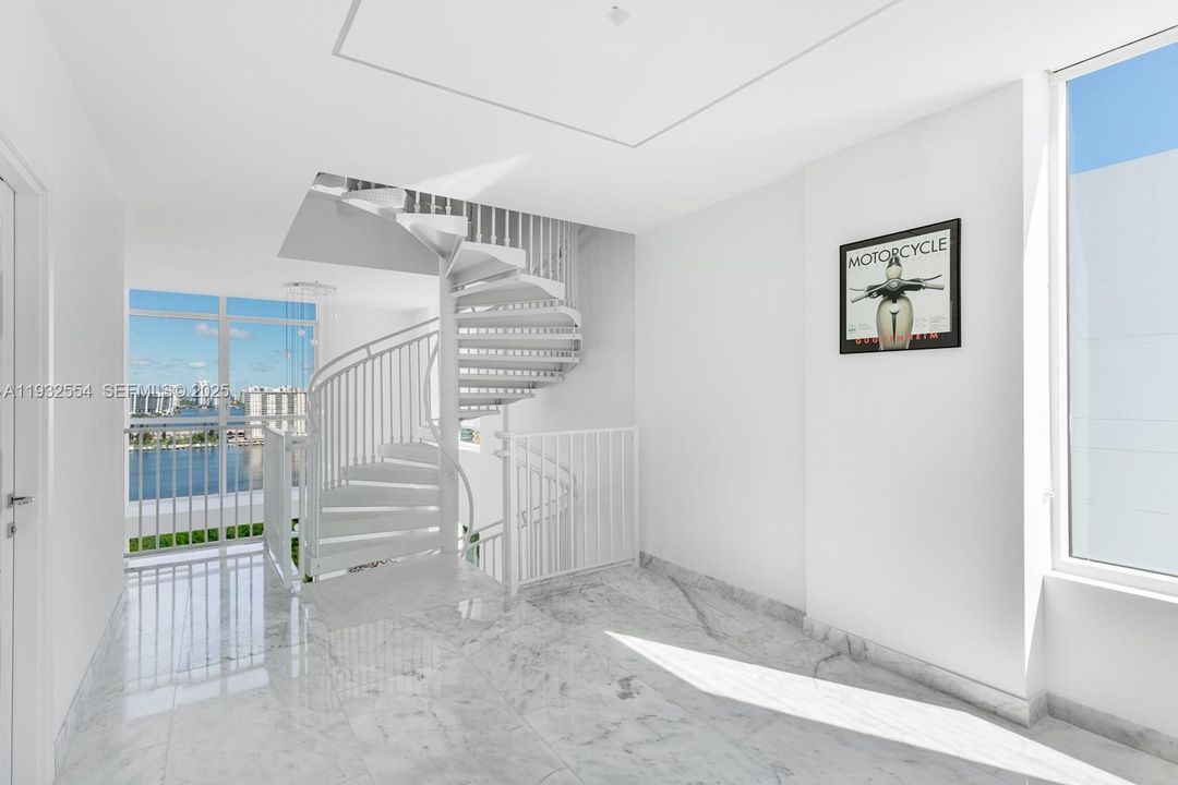 En Venta: $2,399,000 (4 camas, 4 baños, 3140 Pies cuadrados)