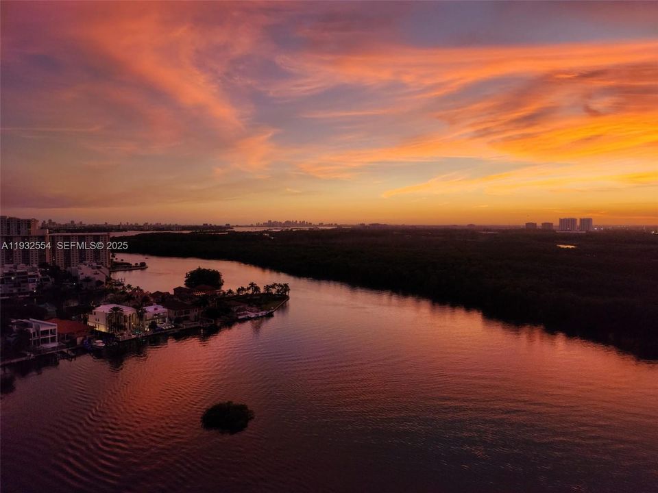 En Venta: $2,399,000 (4 camas, 4 baños, 3140 Pies cuadrados)