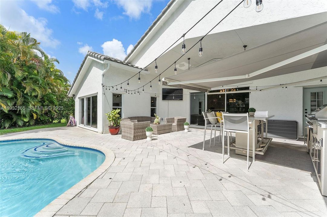 For Sale: $1,400,000 (5 beds, 3 baths, 2807 Square Feet)