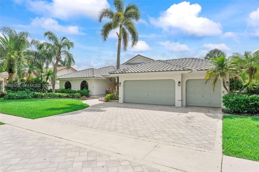 For Sale: $1,400,000 (5 beds, 3 baths, 2807 Square Feet)