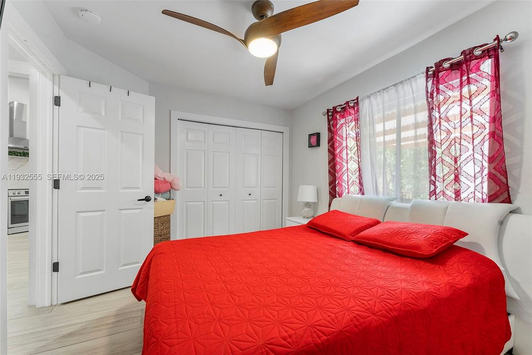 For Sale: $1,400,000 (5 beds, 3 baths, 2807 Square Feet)