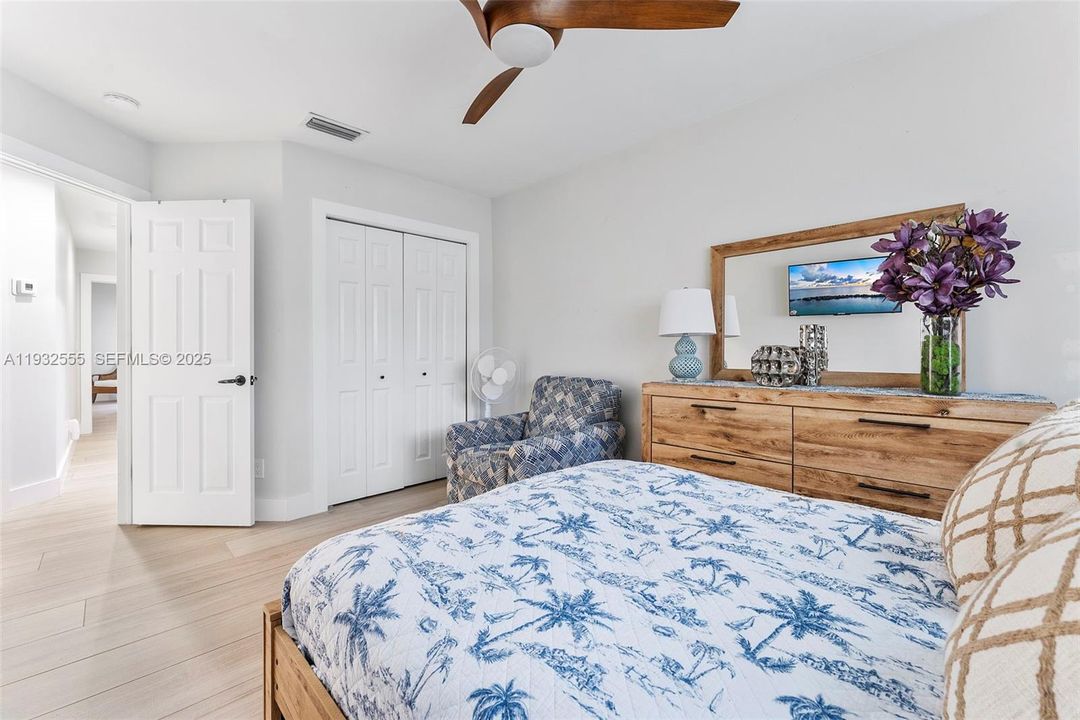 For Sale: $1,400,000 (5 beds, 3 baths, 2807 Square Feet)