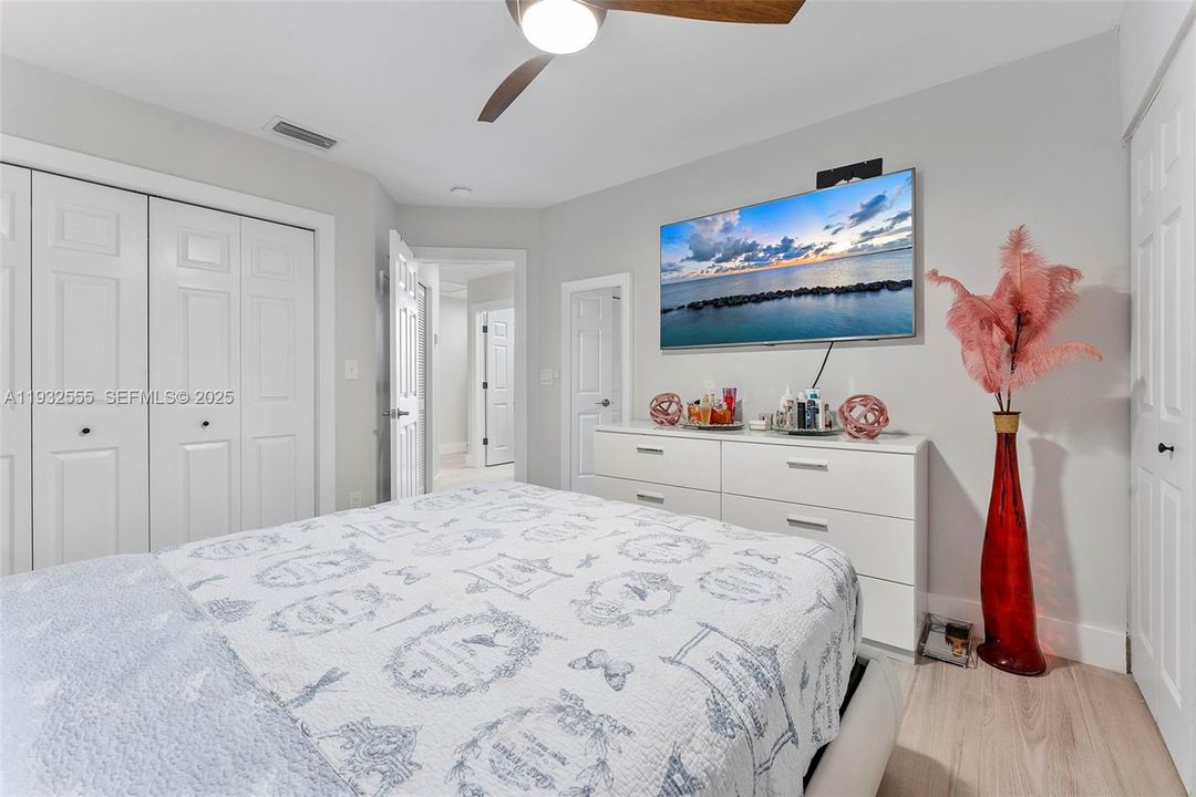 For Sale: $1,400,000 (5 beds, 3 baths, 2807 Square Feet)