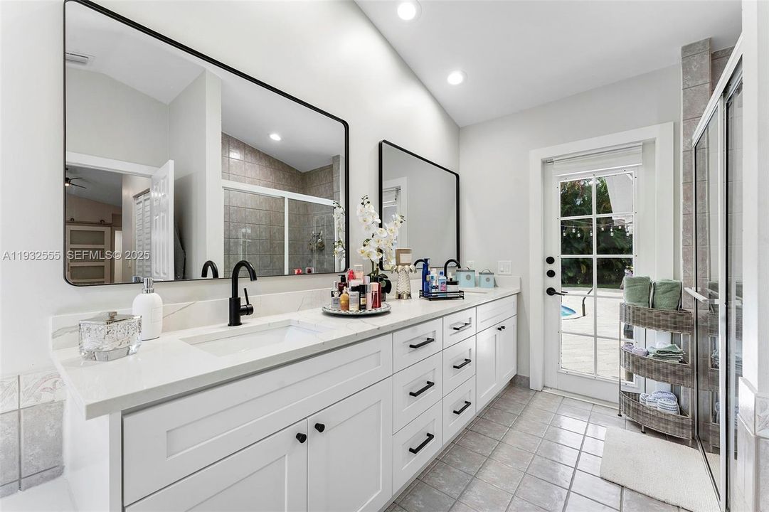 For Sale: $1,400,000 (5 beds, 3 baths, 2807 Square Feet)