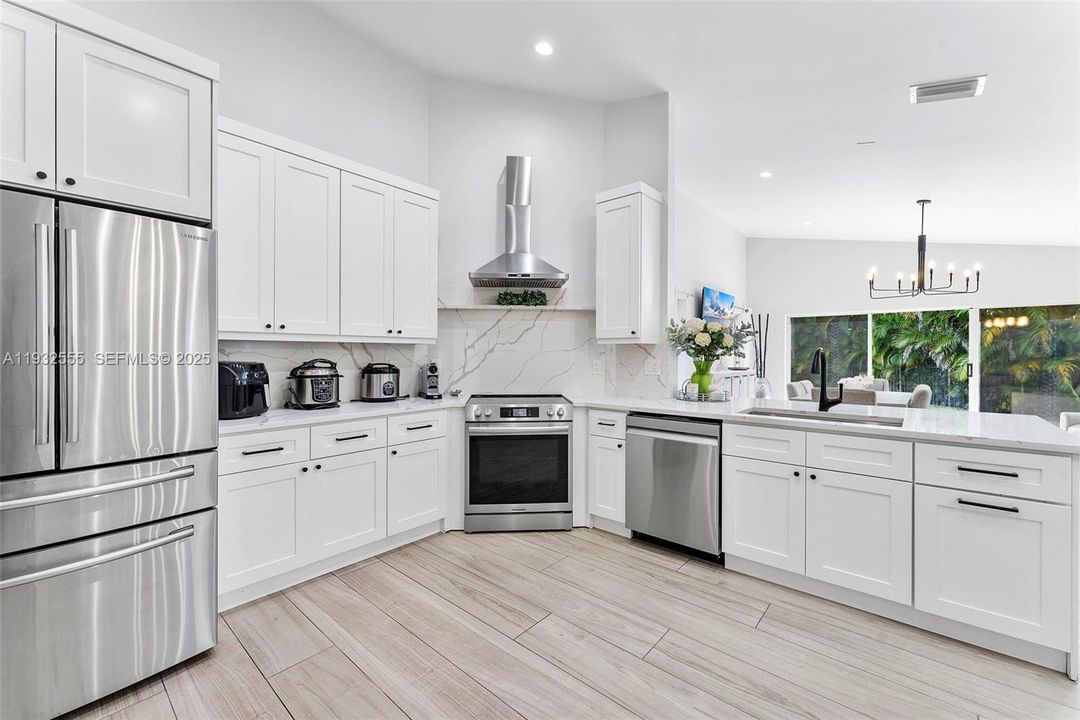 For Sale: $1,400,000 (5 beds, 3 baths, 2807 Square Feet)