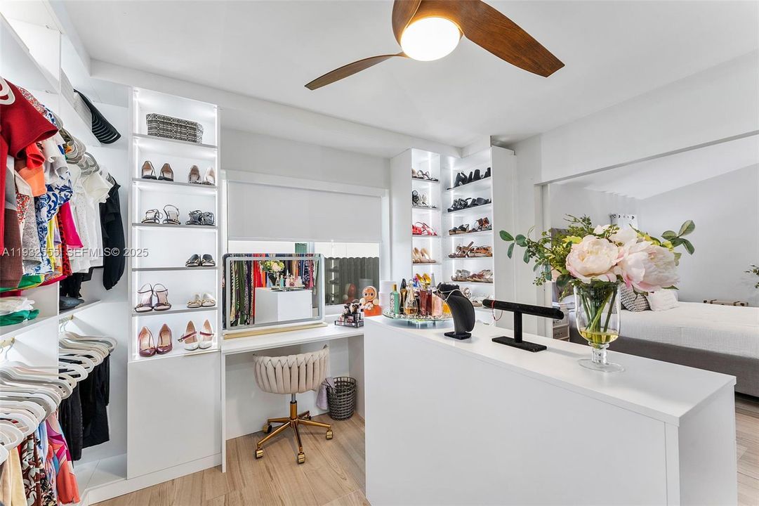 For Sale: $1,400,000 (5 beds, 3 baths, 2807 Square Feet)