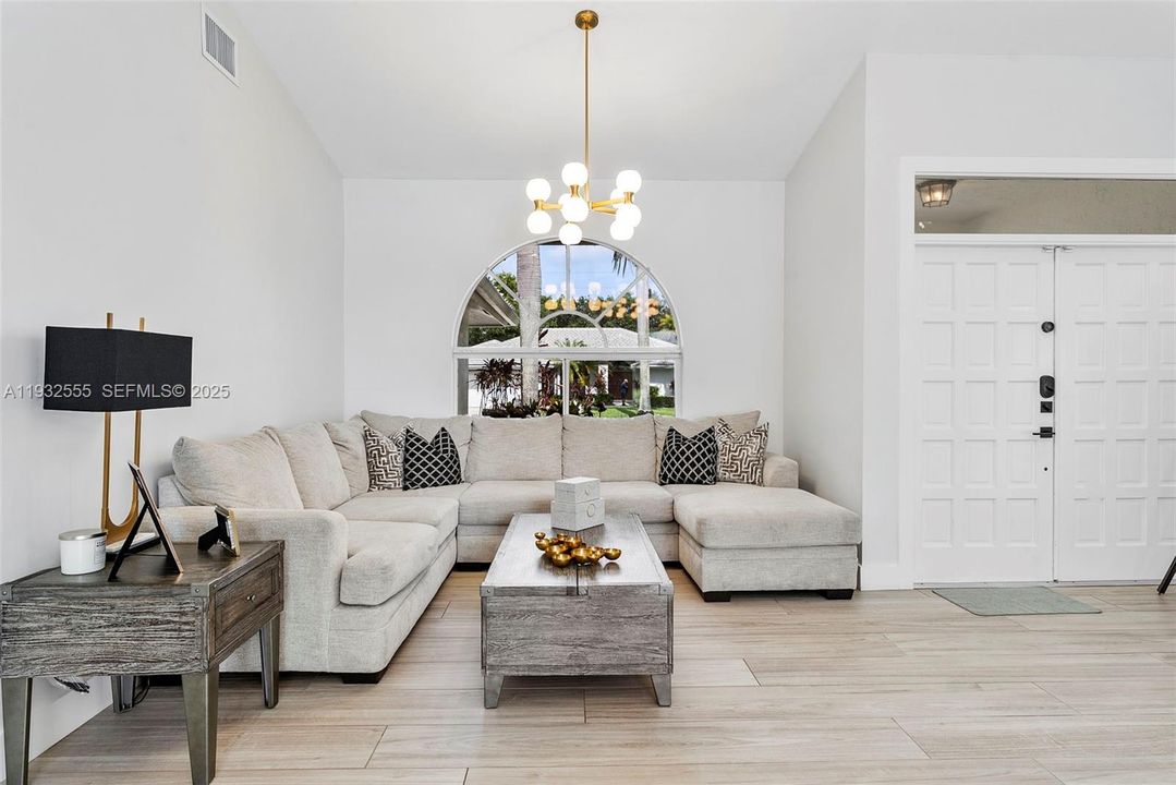 For Sale: $1,400,000 (5 beds, 3 baths, 2807 Square Feet)