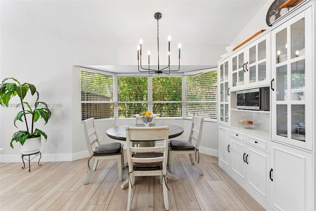 For Sale: $1,400,000 (5 beds, 3 baths, 2807 Square Feet)