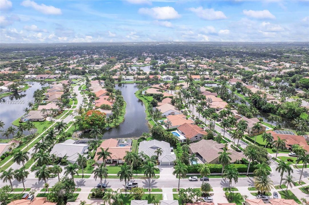 For Sale: $1,400,000 (5 beds, 3 baths, 2807 Square Feet)