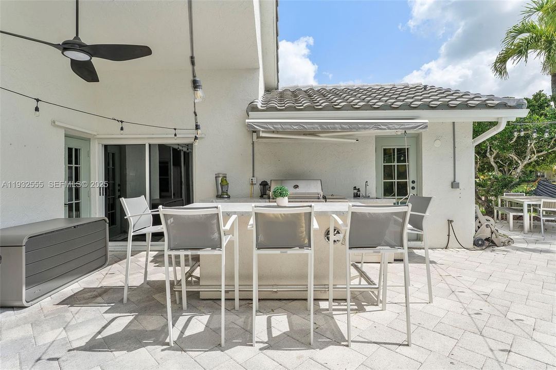 For Sale: $1,400,000 (5 beds, 3 baths, 2807 Square Feet)