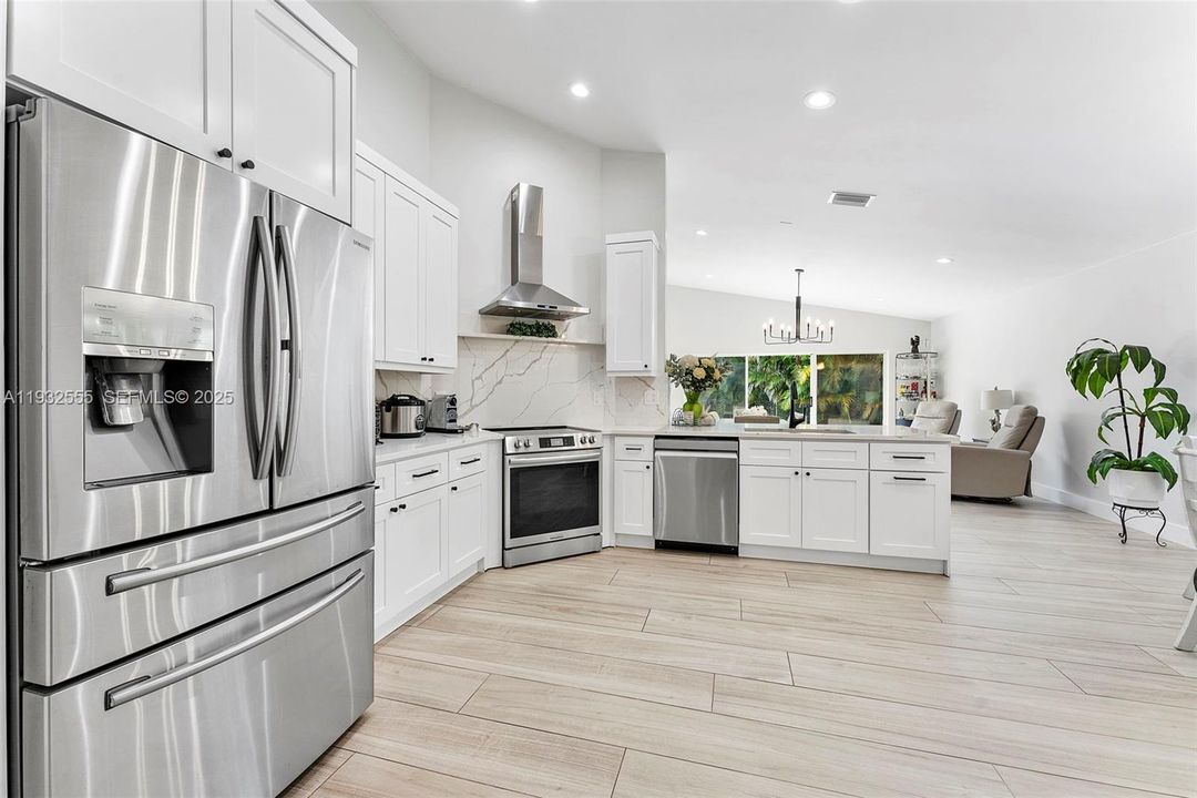 For Sale: $1,400,000 (5 beds, 3 baths, 2807 Square Feet)