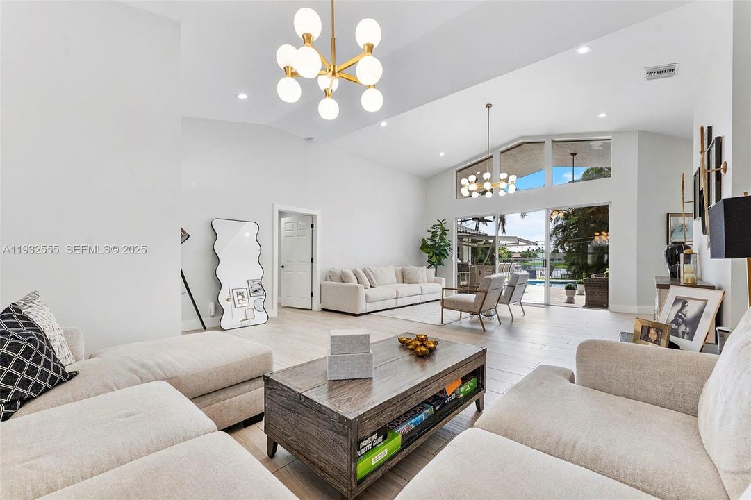 For Sale: $1,400,000 (5 beds, 3 baths, 2807 Square Feet)