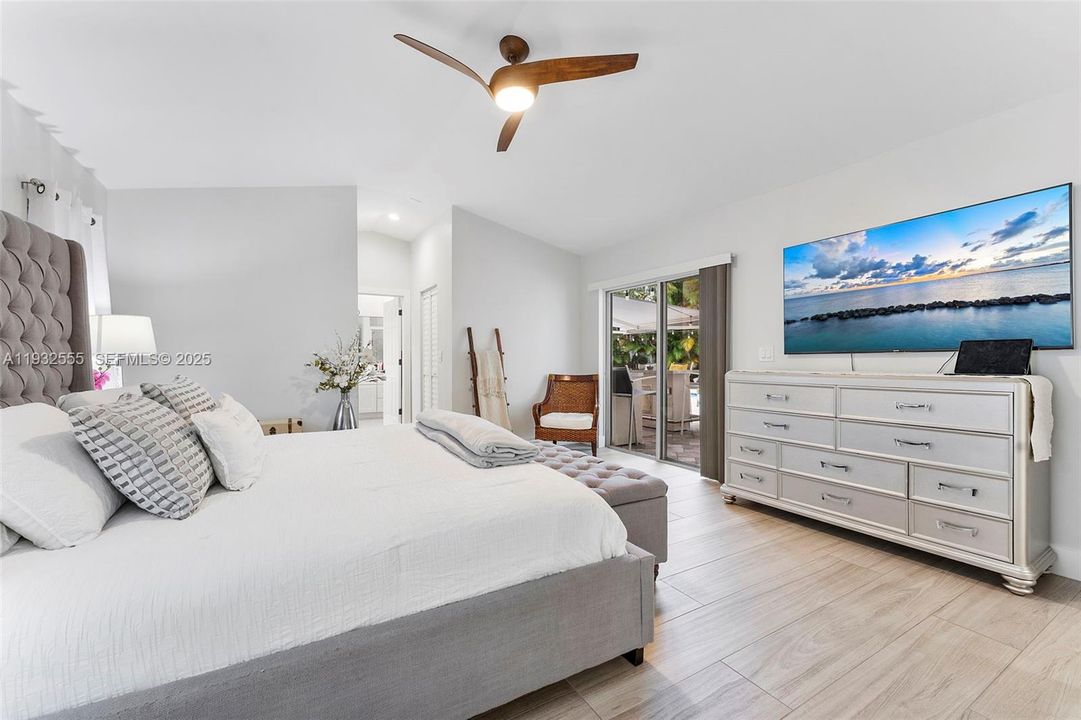 For Sale: $1,400,000 (5 beds, 3 baths, 2807 Square Feet)