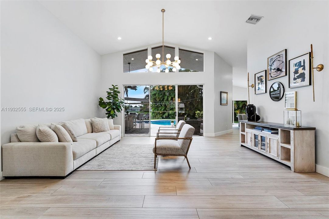 For Sale: $1,400,000 (5 beds, 3 baths, 2807 Square Feet)