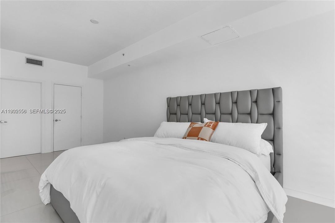 В аренду: $3,500 (1 спален, 1 ванн, 876 Квадратных фут)