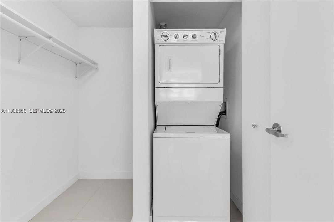 В аренду: $3,500 (1 спален, 1 ванн, 876 Квадратных фут)