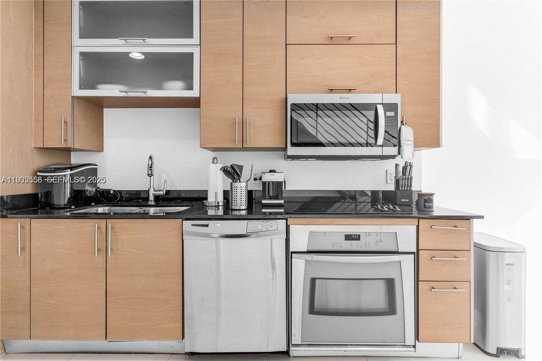 В аренду: $3,500 (1 спален, 1 ванн, 876 Квадратных фут)