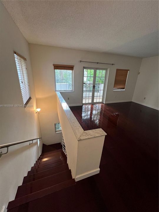 For Rent: $4,800 (3 beds, 2 baths, 1400 Square Feet)