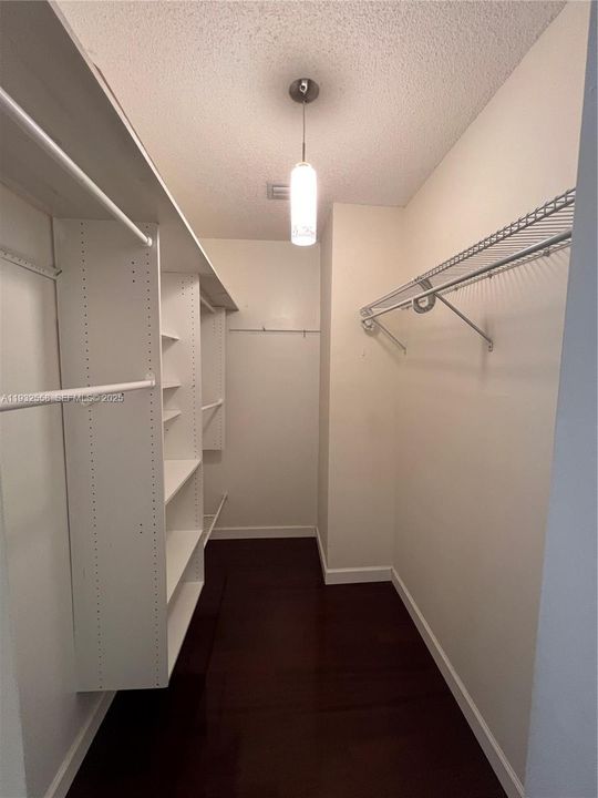 For Rent: $4,800 (3 beds, 2 baths, 1400 Square Feet)