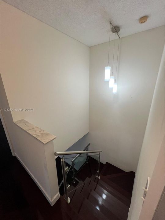 For Rent: $4,800 (3 beds, 2 baths, 1400 Square Feet)