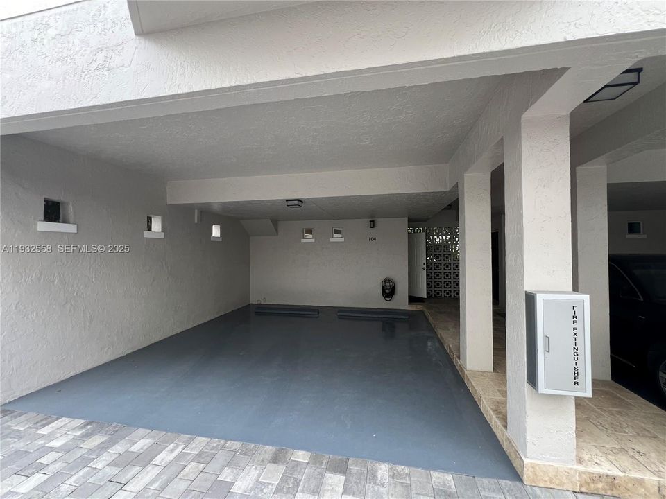 For Rent: $4,800 (3 beds, 2 baths, 1400 Square Feet)