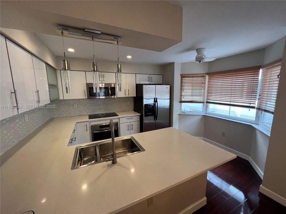 For Rent: $4,800 (3 beds, 2 baths, 1400 Square Feet)