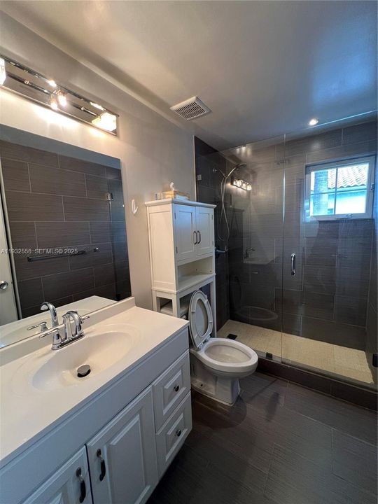 For Rent: $4,800 (3 beds, 2 baths, 1400 Square Feet)