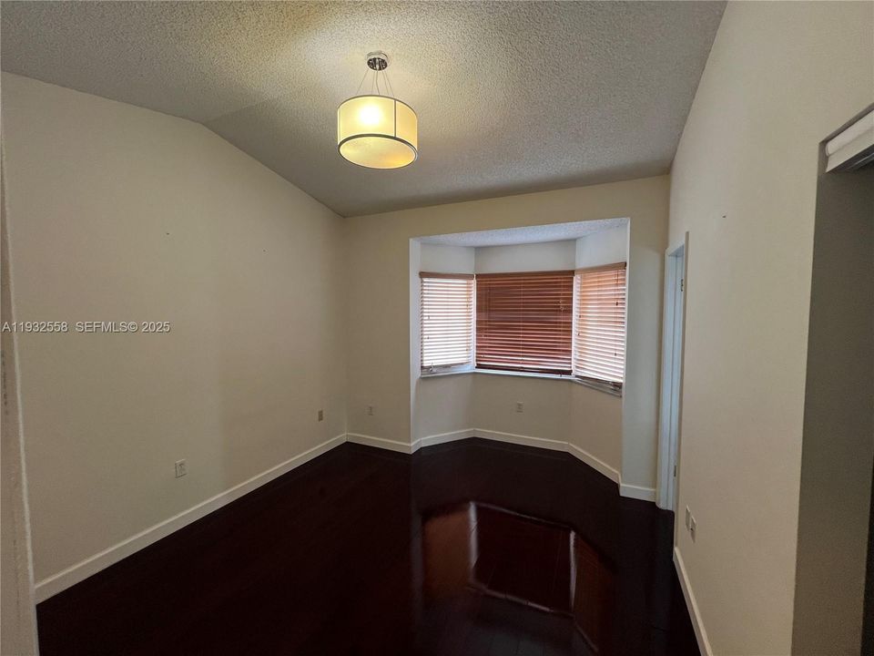 For Rent: $4,800 (3 beds, 2 baths, 1400 Square Feet)