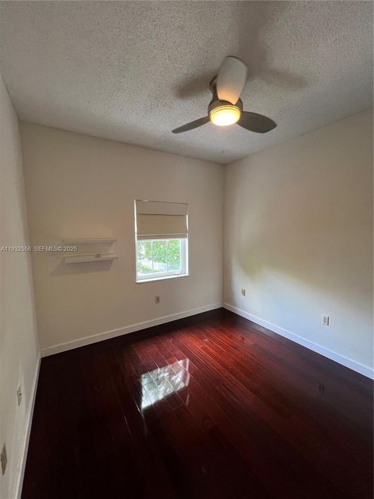 For Rent: $4,800 (3 beds, 2 baths, 1400 Square Feet)