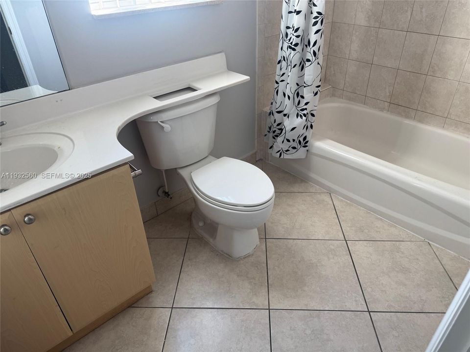 出租: $3,000 (3 贝兹, 2 浴室, 1264 平方英尺)