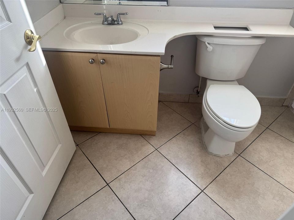 出租: $3,000 (3 贝兹, 2 浴室, 1264 平方英尺)