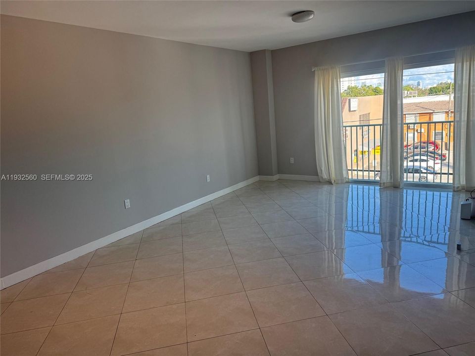 出租: $3,000 (3 贝兹, 2 浴室, 1264 平方英尺)