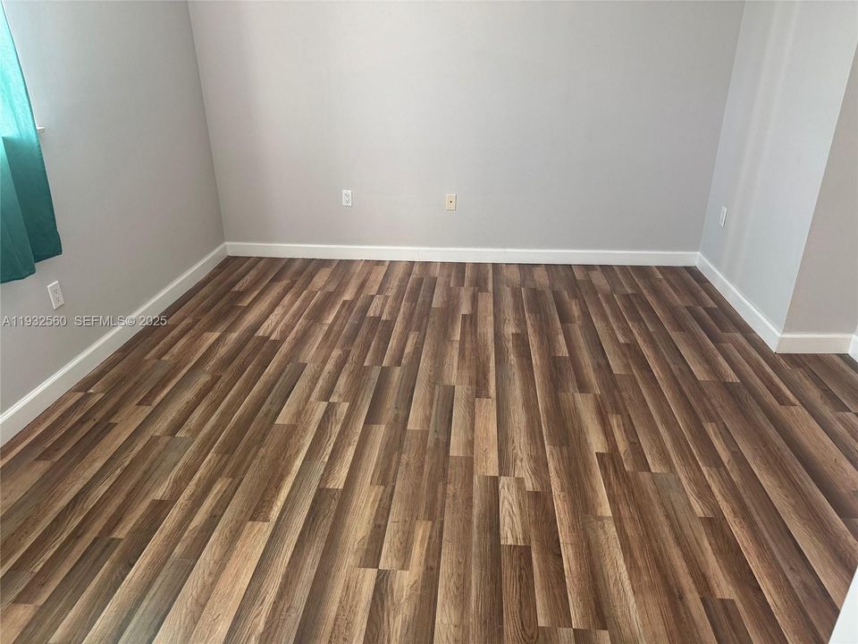 出租: $3,000 (3 贝兹, 2 浴室, 1264 平方英尺)