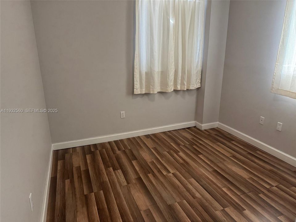 出租: $3,000 (3 贝兹, 2 浴室, 1264 平方英尺)