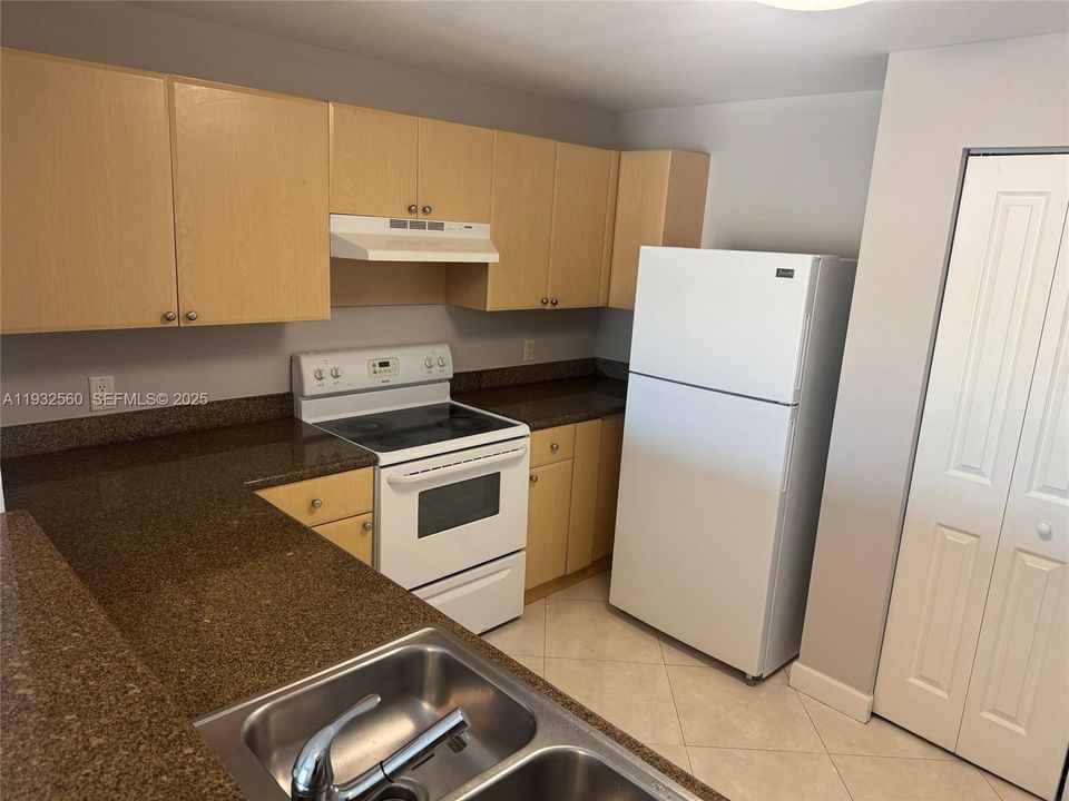 出租: $3,000 (3 贝兹, 2 浴室, 1264 平方英尺)