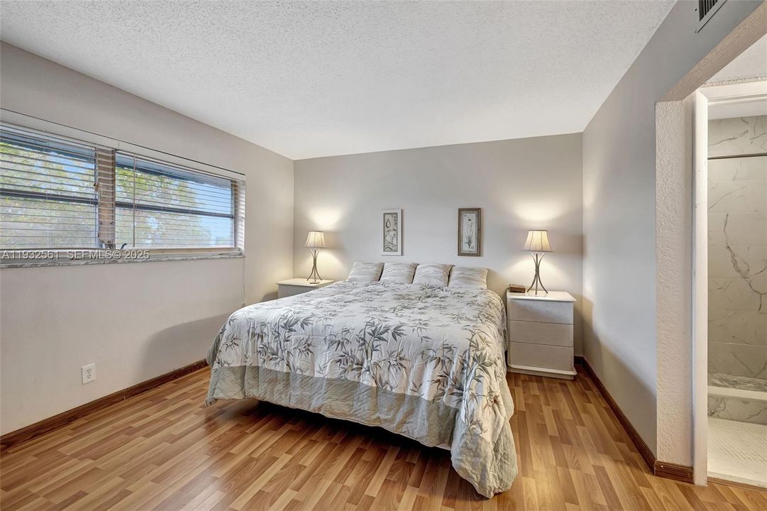 En Venta: $119,500 (2 camas, 2 baños, 930 Pies cuadrados)